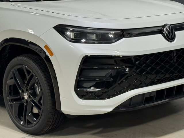 New 2026 Volkswagen Tiguan SE R-Line image 3