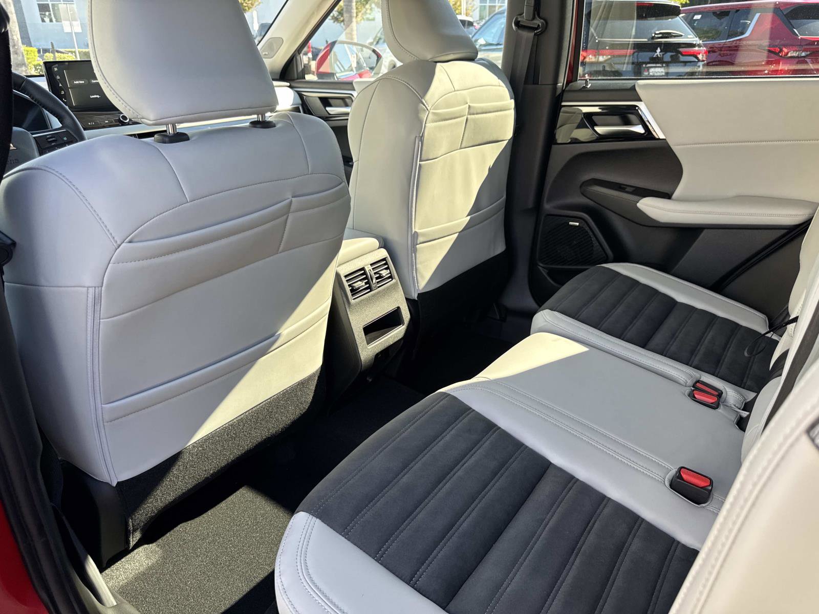 New 2026 Mitsubishi Outlander SE image 10