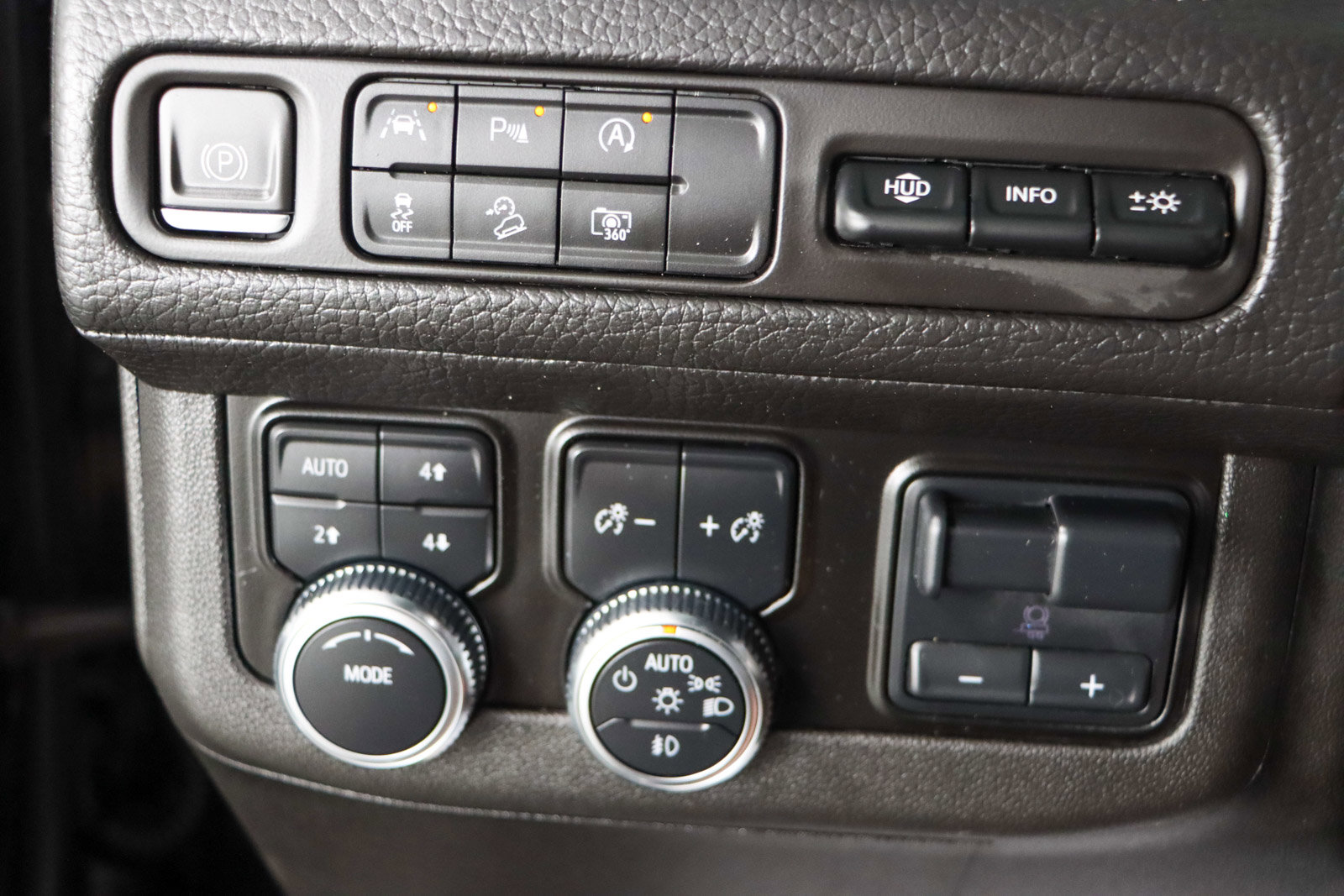 Used 2023 GMC Yukon Denali image 22