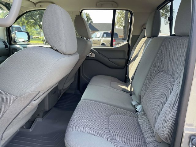 Used 2018 Nissan Frontier SV w/ Value Truck Package AWD/4WD image 10