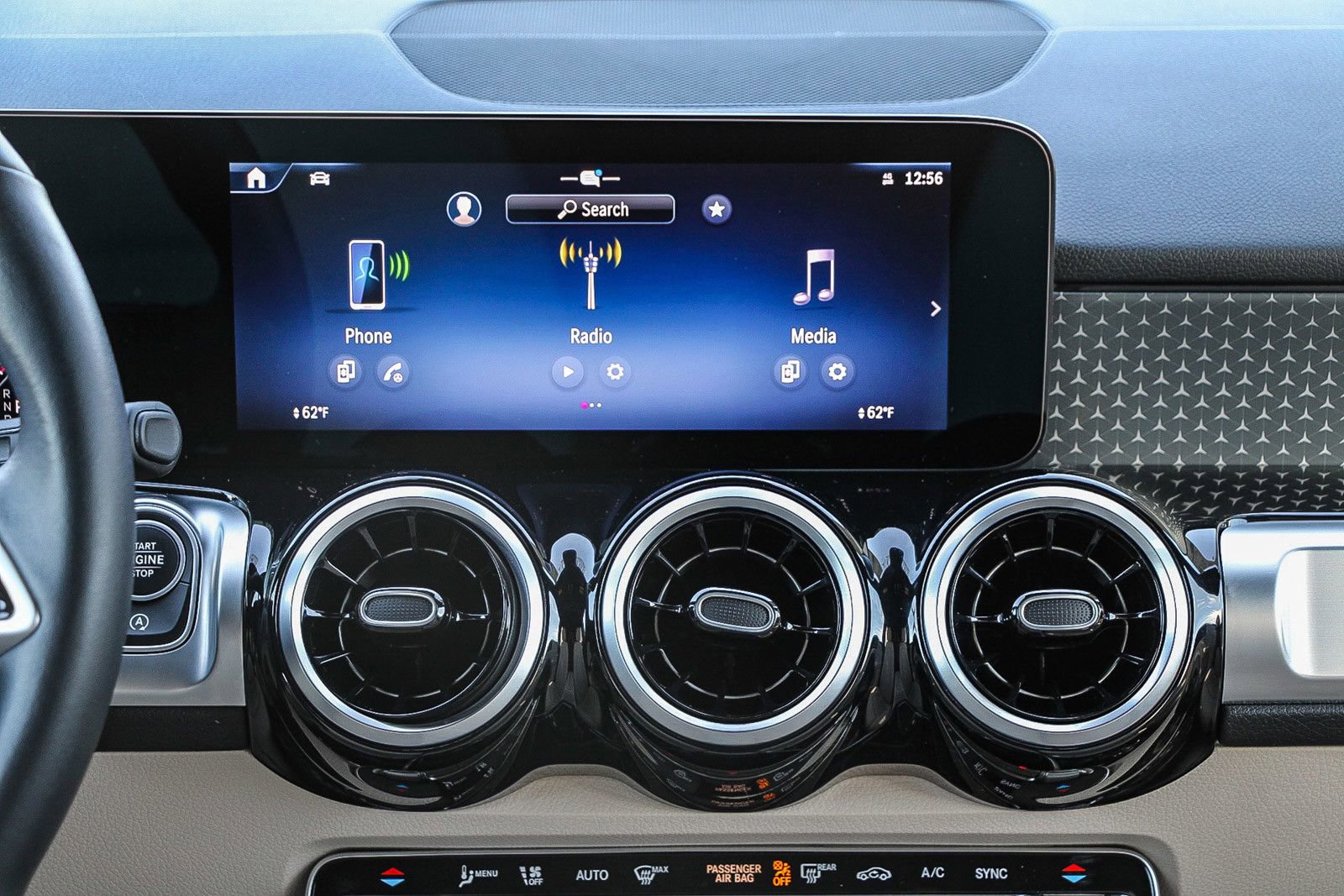 Used 2025 Mercedes-Benz GLB 250 4MATIC image 14