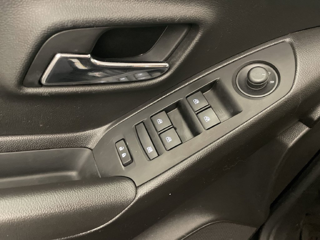 Used 2019 Chevrolet Trax LT w/ LT Convenience Package FWD image 16