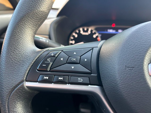 Used 2025 Nissan Altima 2.5 SV FWD image 17