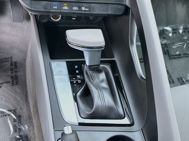 Certified 2025 Hyundai Elantra SE FWD image 16