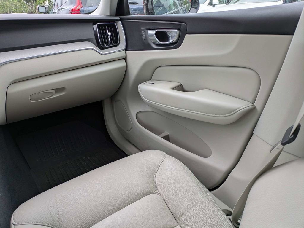 Certified 2024 Volvo XC60 B5 Plus w/ Protection Package Premier AWD/4WD image 19