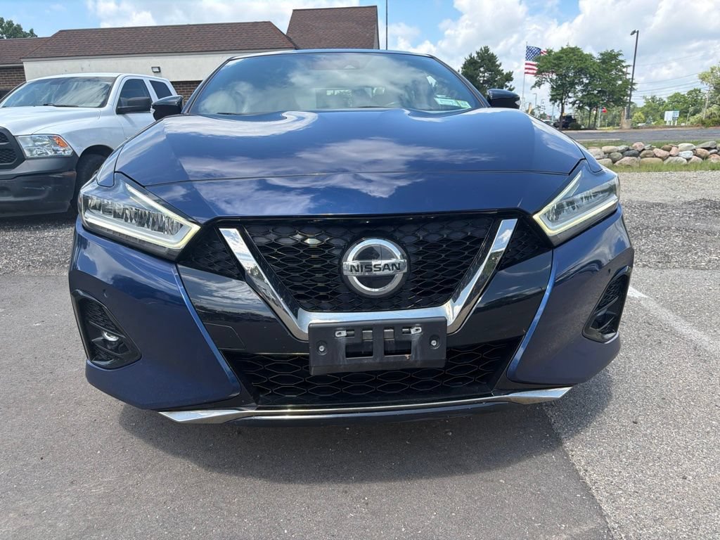 Used 2019 Nissan Maxima SR FWD image 2