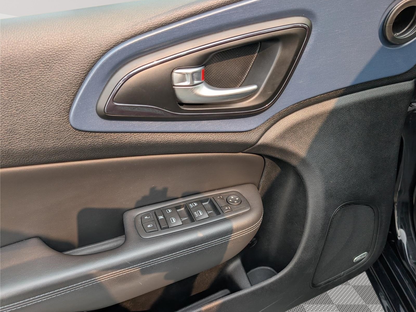 Used 2015 Chrysler 200 S w/ Navigation & Sound Group I FWD image 18