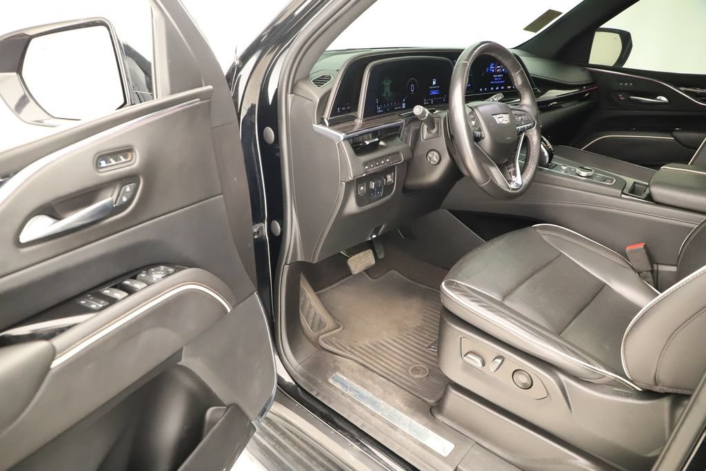 Used 2022 Cadillac Escalade Sport w/ LPO, ONYX Package AWD/4WD image 14