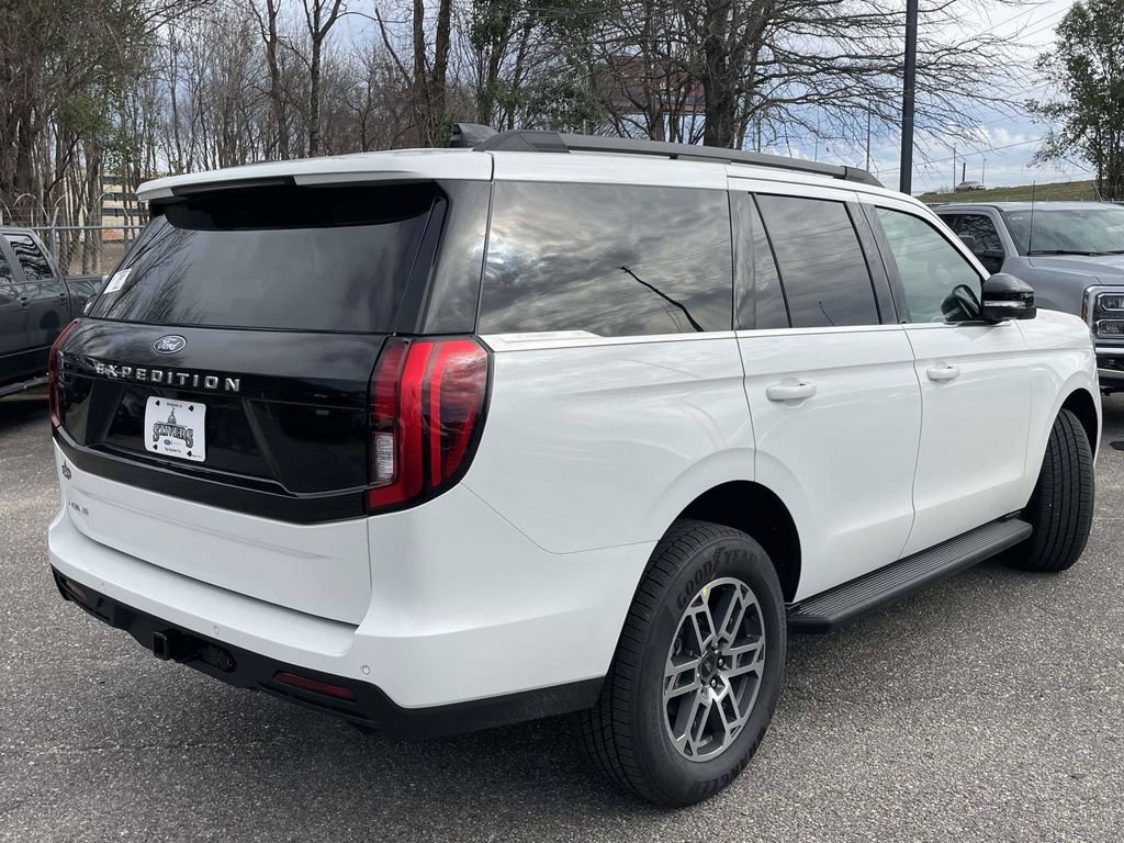 New 2026 Ford Expedition Active RWD image 3