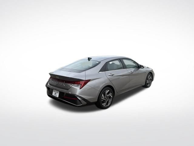 Used 2024 Hyundai Elantra Limited FWD image 3