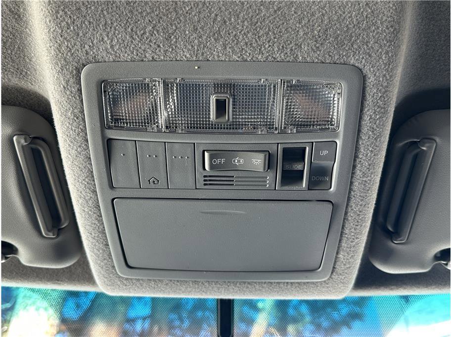 Used 2012 Toyota Highlander Limited image 28