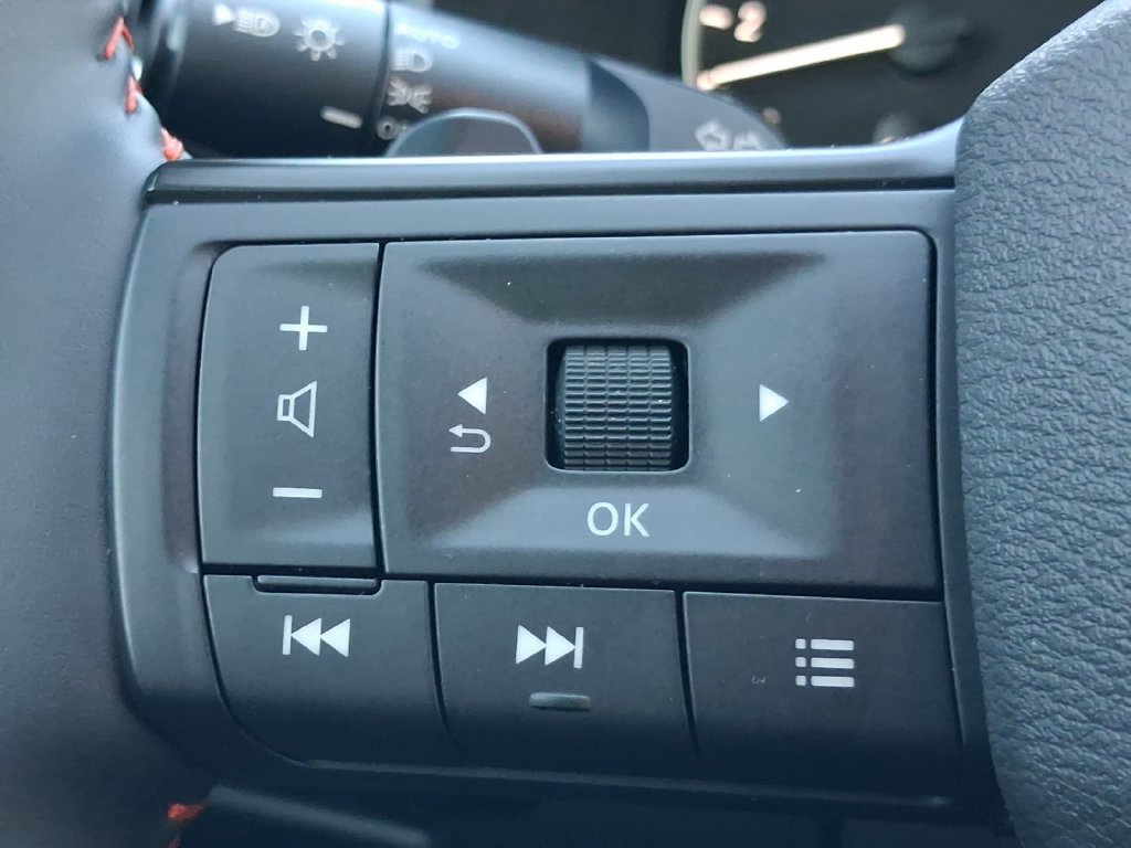 Certified 2025 Nissan Rogue SV AWD/4WD image 10