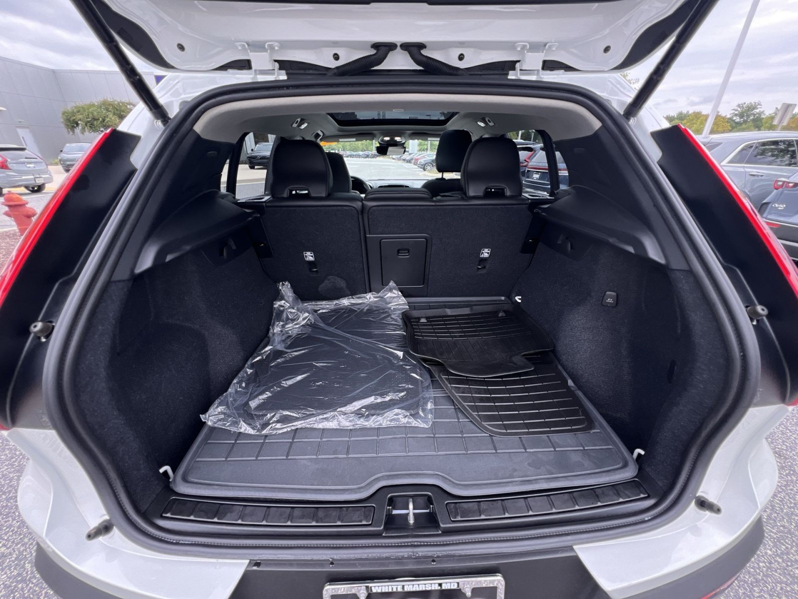 Certified 2024 Volvo XC40 B5 Plus w/ Climate Package AWD/4WD image 26