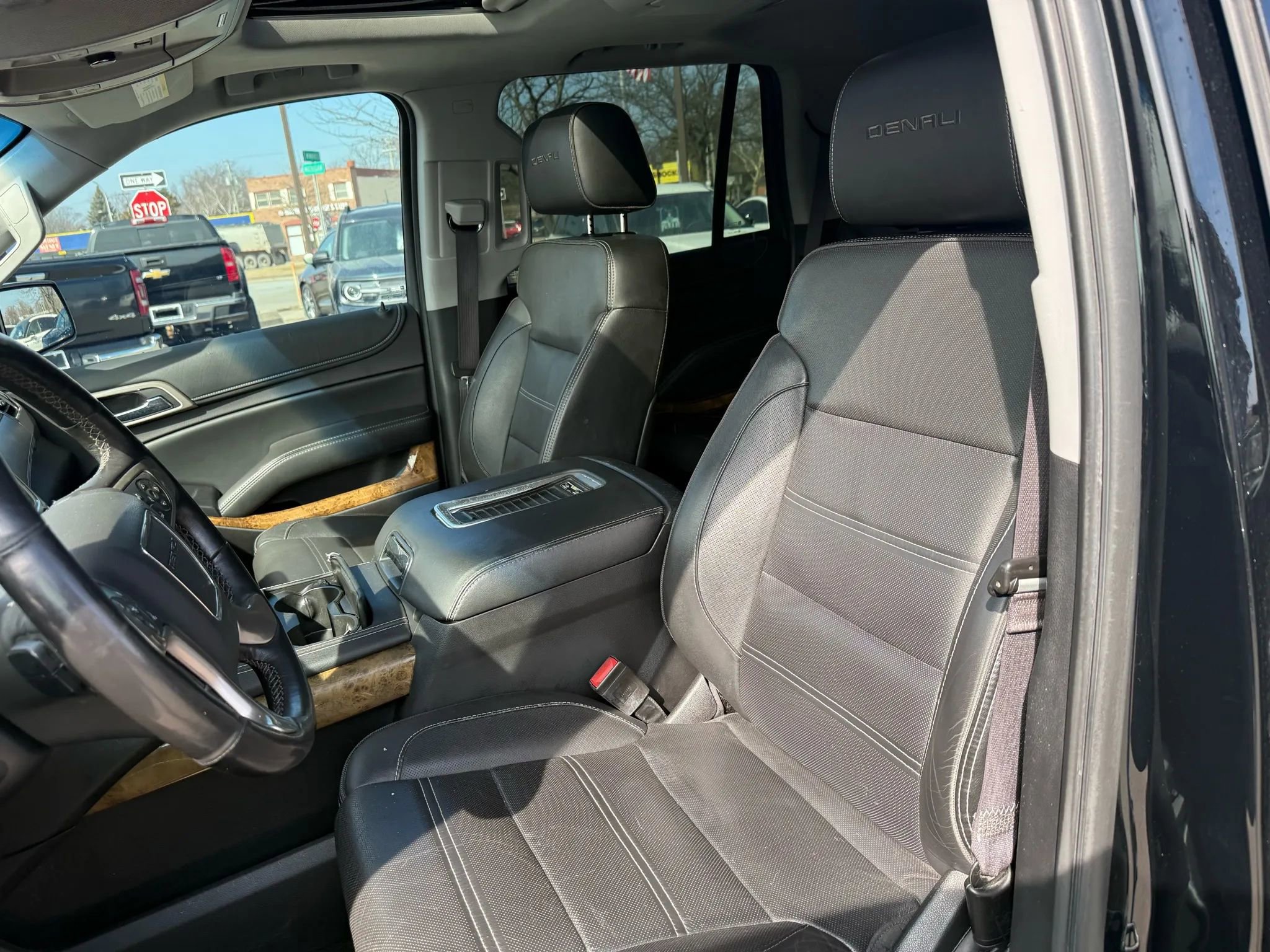 Used 2016 GMC Yukon Denali w/ Open Road Package image 17