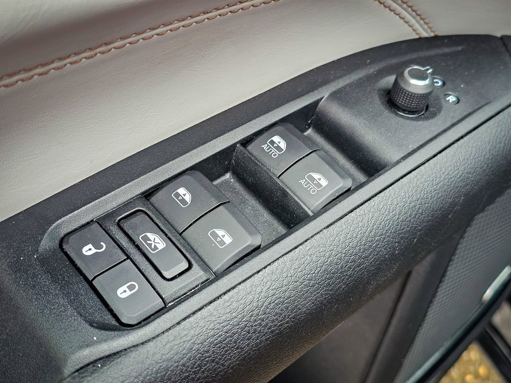 Certified 2022 Jeep Compass Limited w/ Elite Group image 11