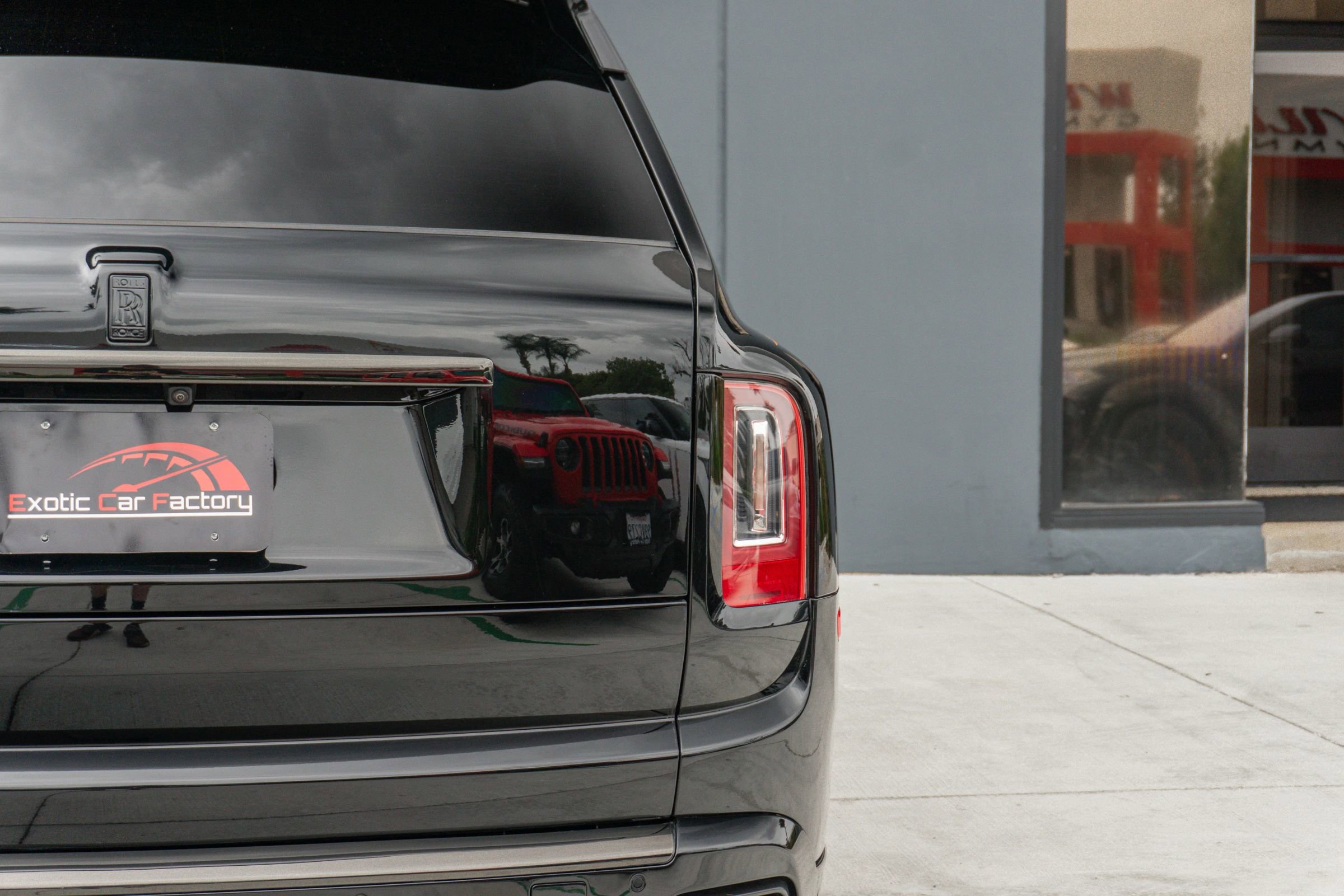 Used 2023 Rolls-Royce Cullinan Black Badge w/ Leather Finishing Pack image 37