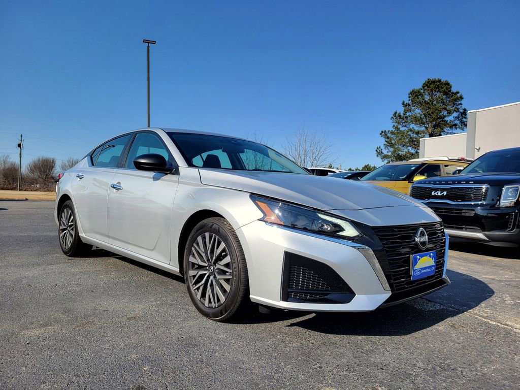Used 2024 Nissan Altima 2.5 SV image 7