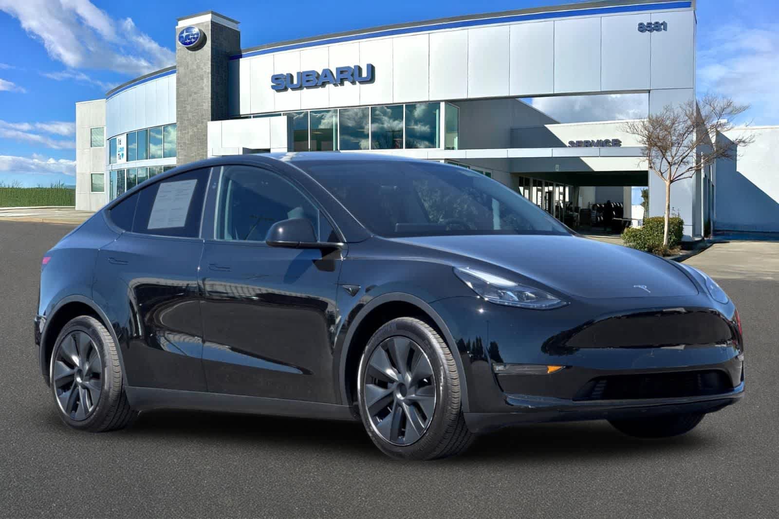 Used 2024 Tesla Model Y Long Range AWD/4WD image 5