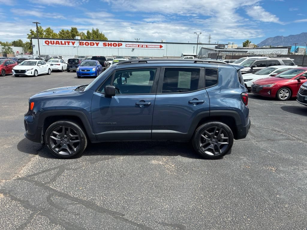 Used 2021 Jeep Renegade Latitude w/ Luxury Group II AWD/4WD image 2
