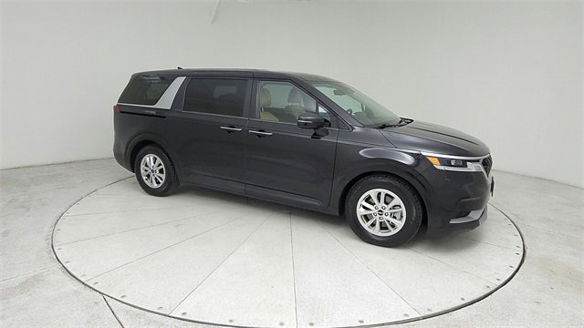 Used 2022 Kia Carnival LX image 3