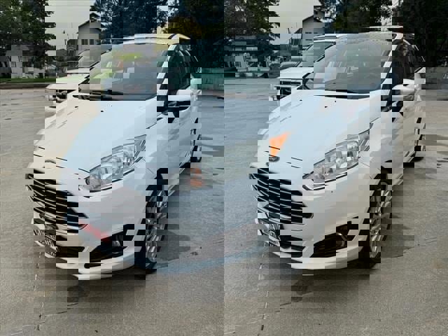 Used 2014 Ford Fiesta Titanium FWD image 3