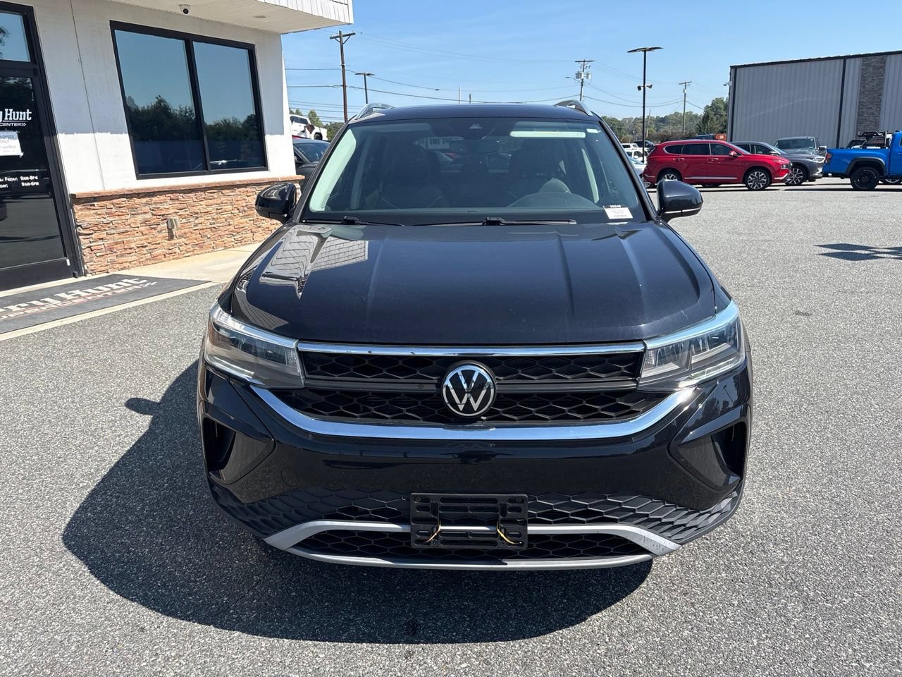 Used 2023 Volkswagen Taos SE w/ Panoramic Sunroof Package AWD/4WD image 12