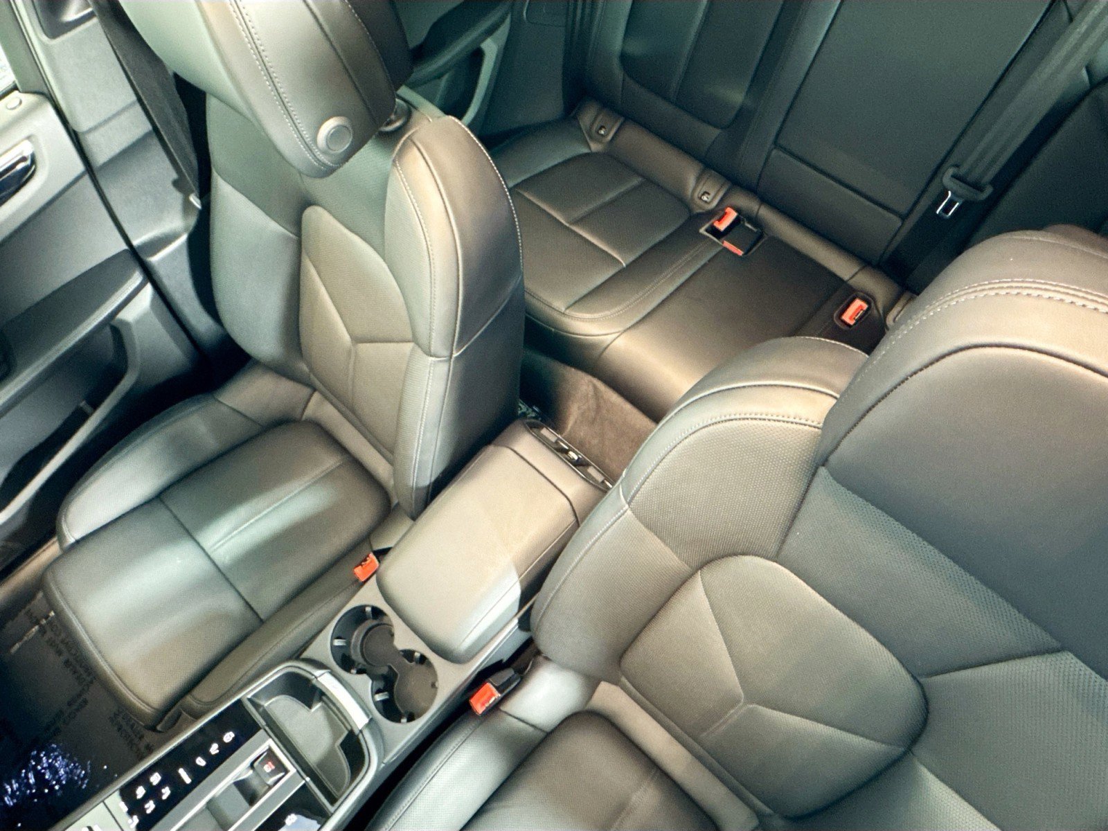 Certified 2025 Porsche Macan image 18