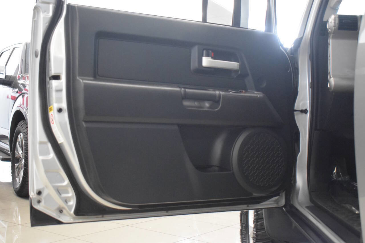 Used 2008 Toyota FJ Cruiser 4WD image 36