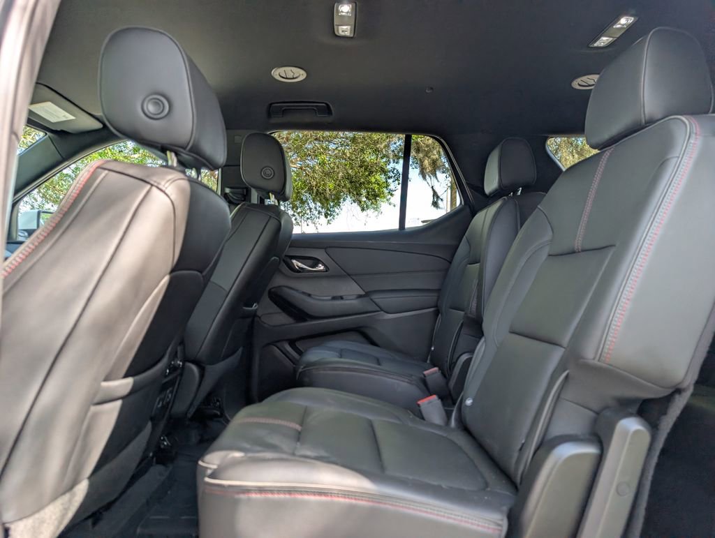 Used 2022 Chevrolet Traverse RS image 17