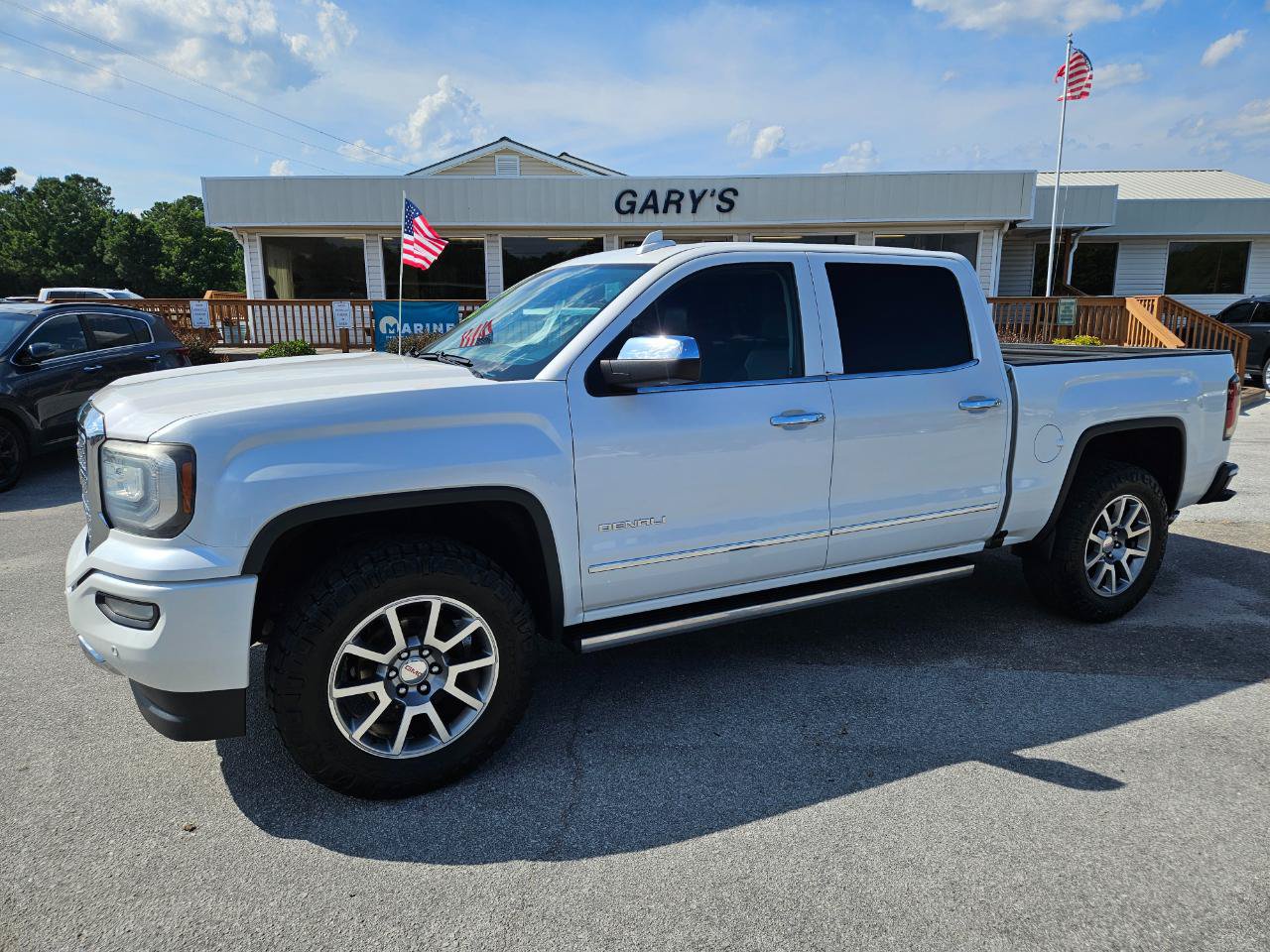 Used 2016 GMC Sierra 1500 Denali w/ Enhanced Driver Alert Package AWD/4WD image 2