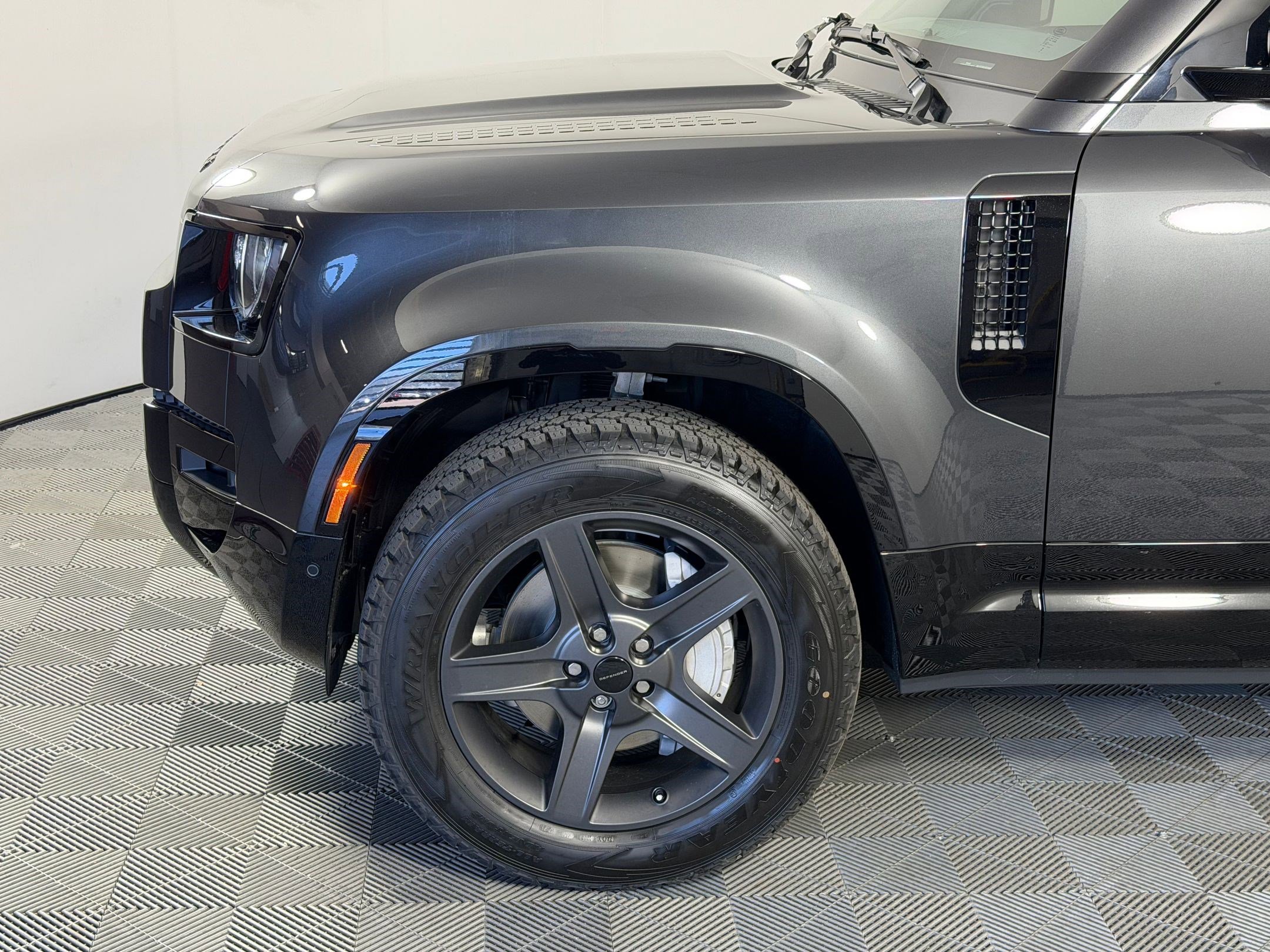 New 2026 Land Rover Defender 110 X-Dynamic SE image 10