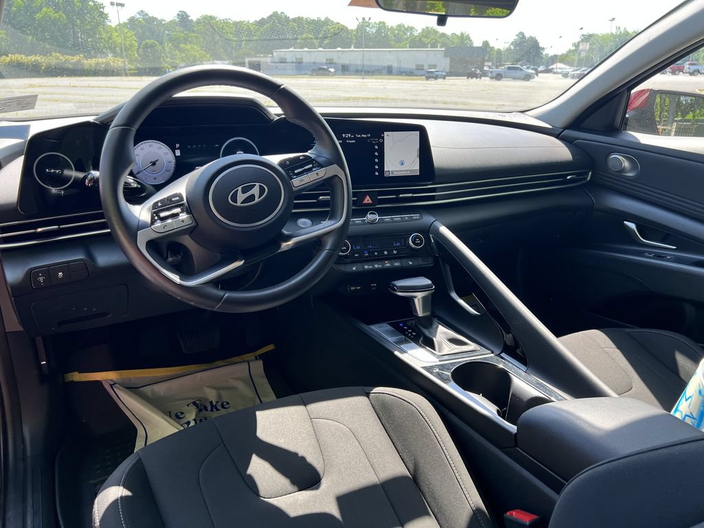 Used 2025 Hyundai Elantra SEL FWD image 18