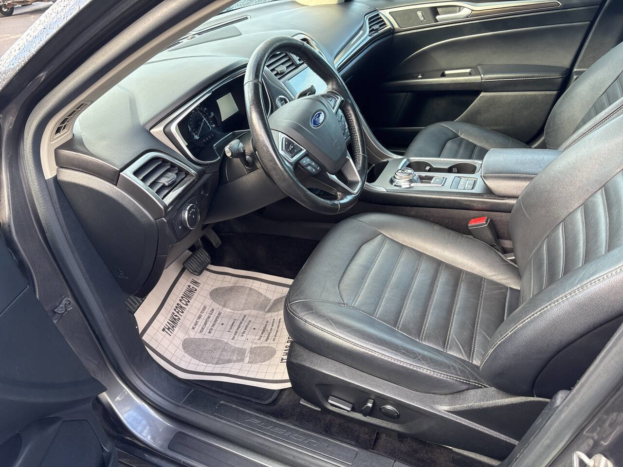 Used 2017 Ford Fusion SE w/ Fusion SE Technology Package image 6