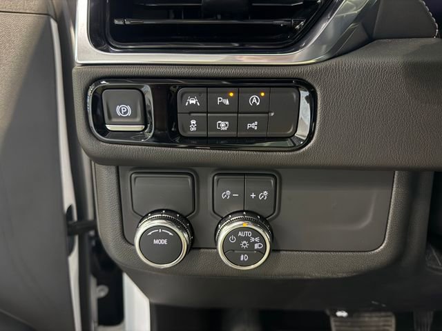 Used 2025 GMC Yukon Denali RWD image 26