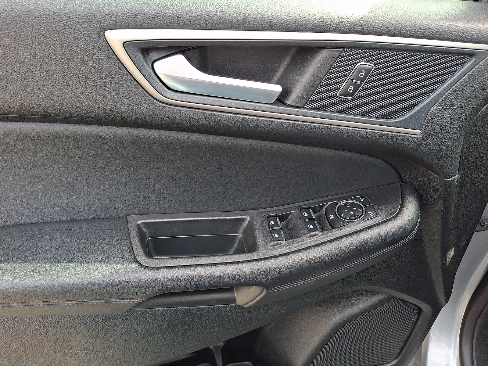 Used 2024 Ford Edge SEL AWD/4WD image 14
