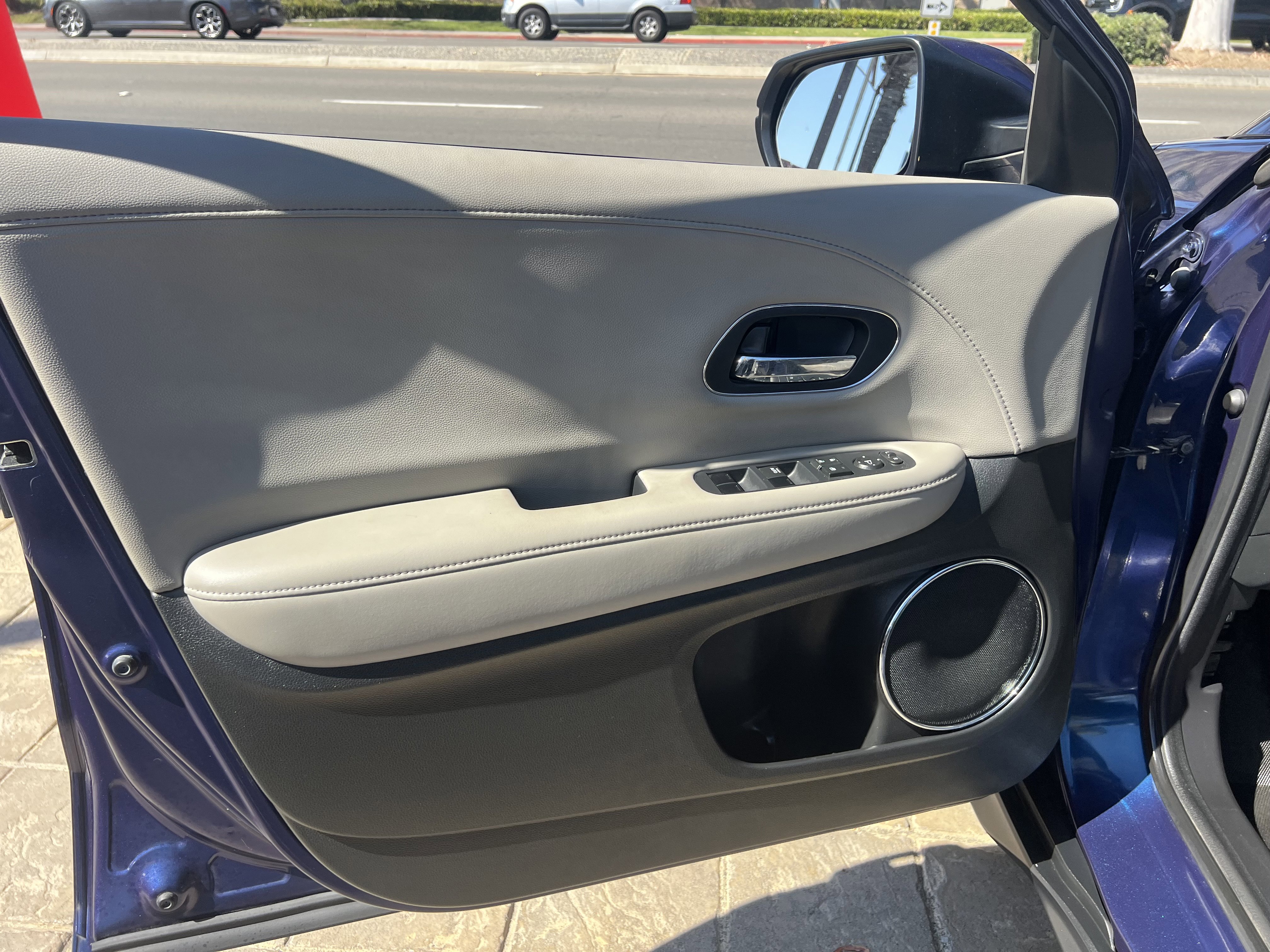 Used 2017 Honda HR-V EX-L image 9