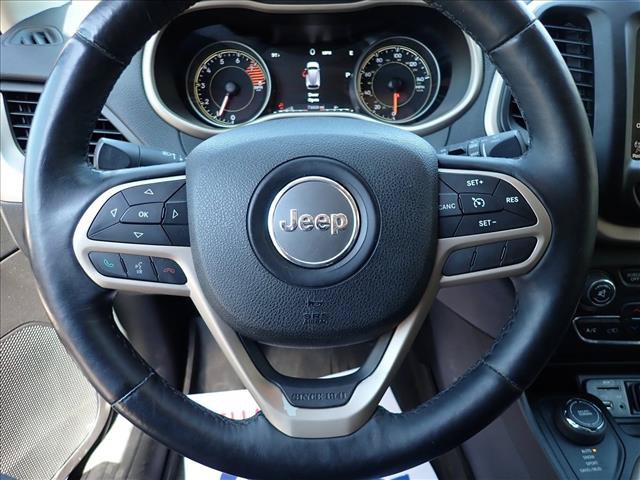 Used 2017 Jeep Cherokee Limited w/ Luxury Group AWD/4WD image 9