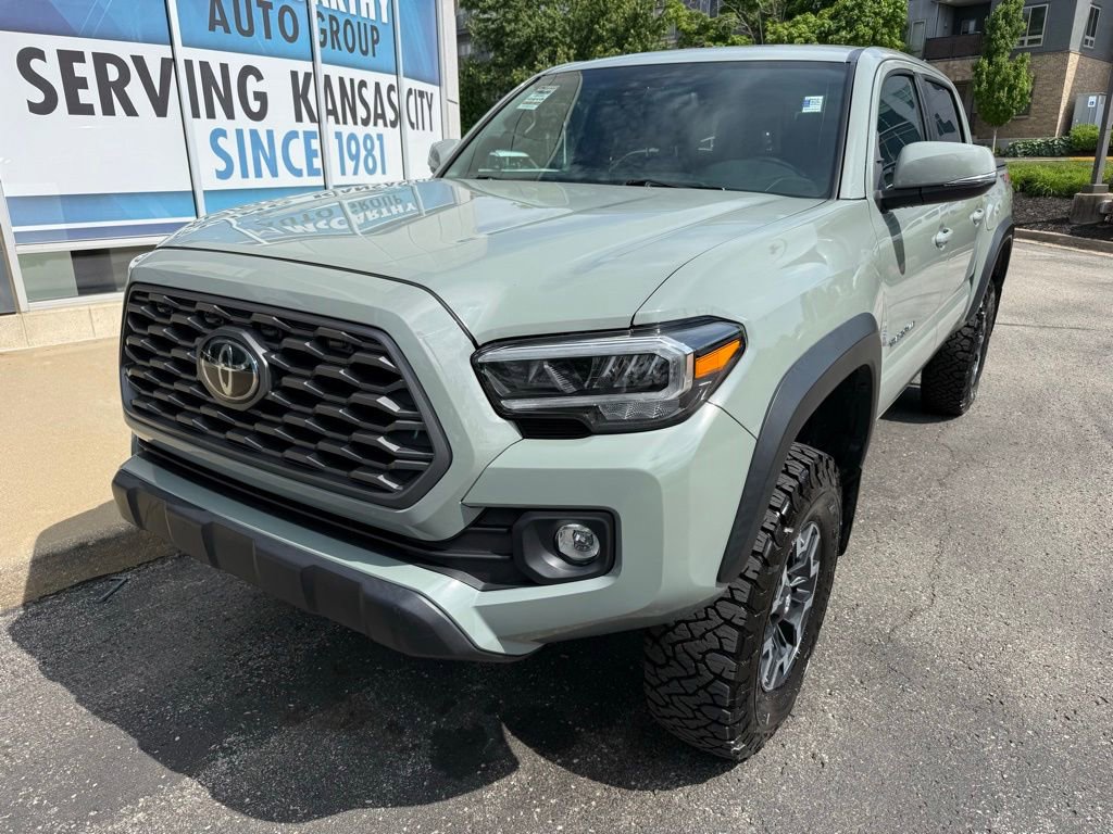 Used 2022 Toyota Tacoma TRD Off-Road AWD/4WD image 9