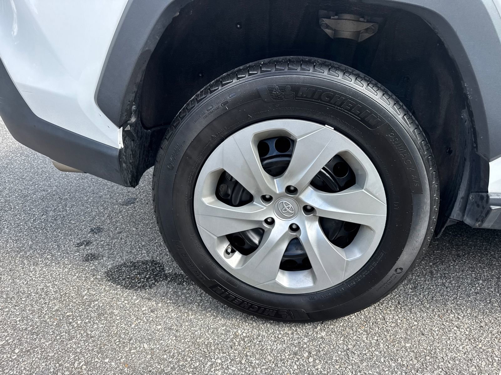 Used 2022 Toyota RAV4 LE image 17