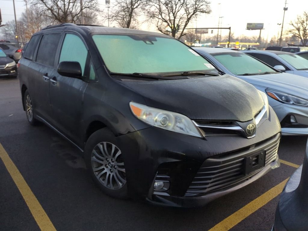 Used 2019 Toyota Sienna XLE image 4