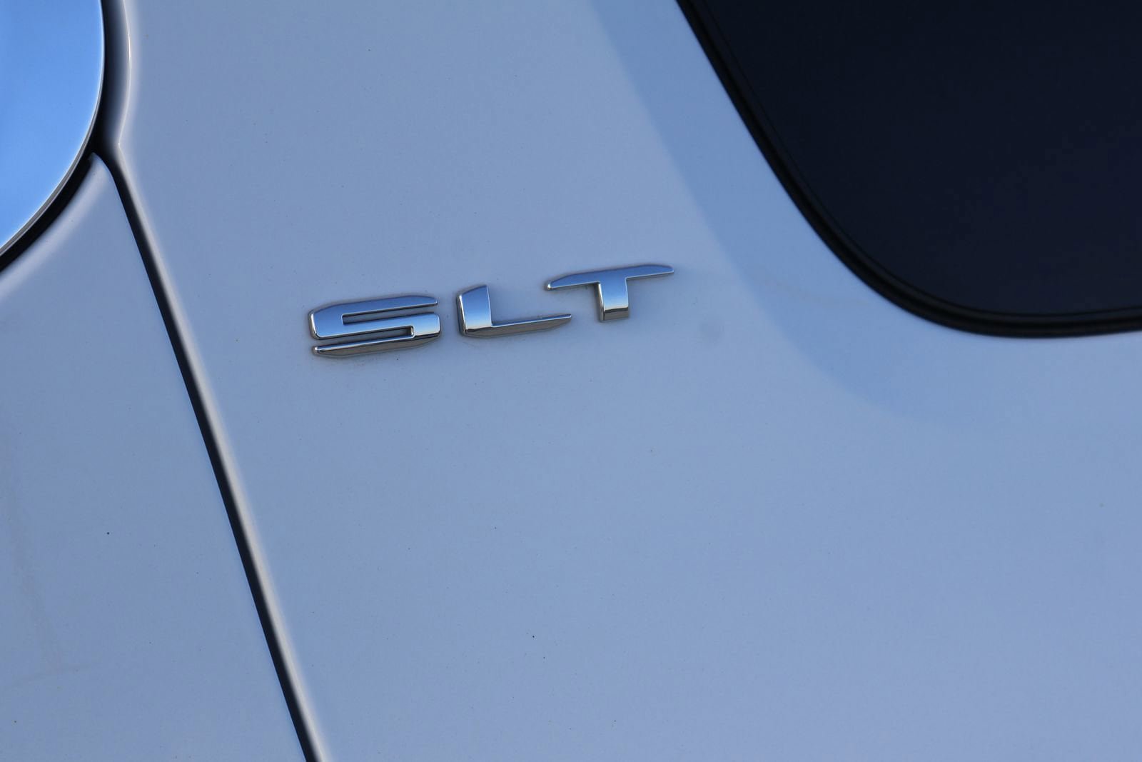 Used 2023 GMC Acadia SLT AWD/4WD image 3