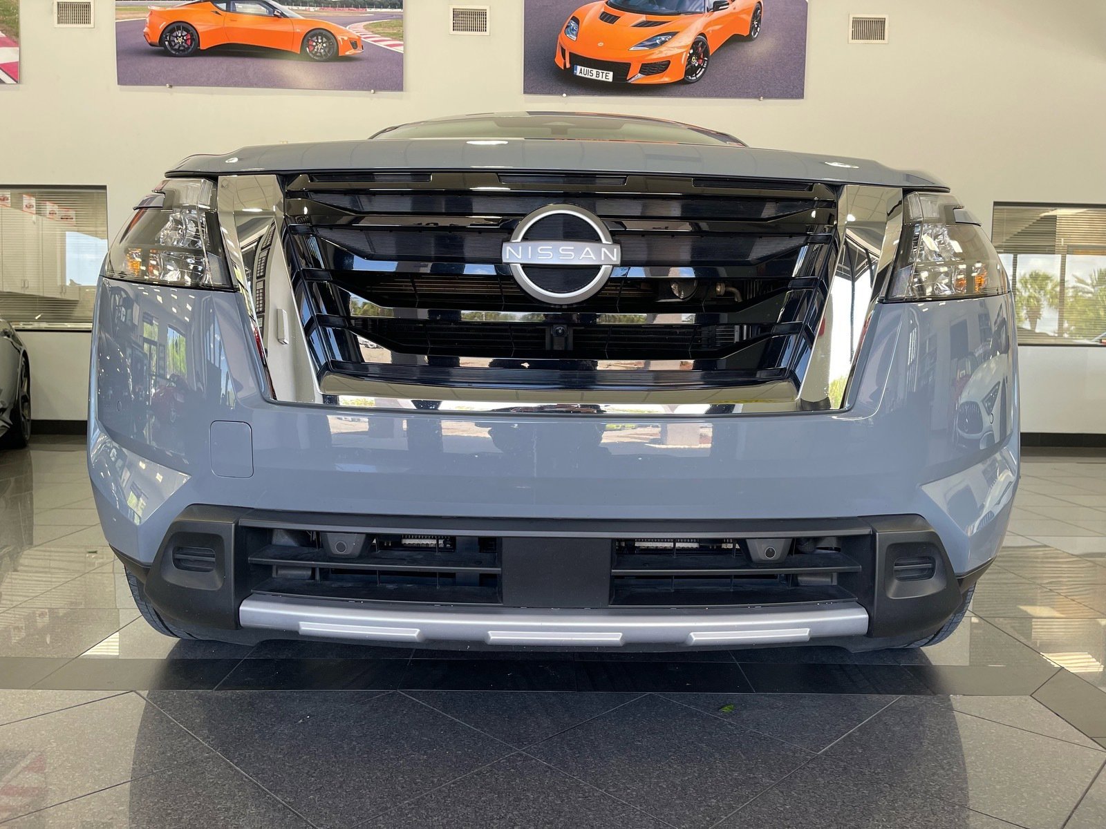 Used 2025 Nissan Pathfinder Platinum FWD image 8