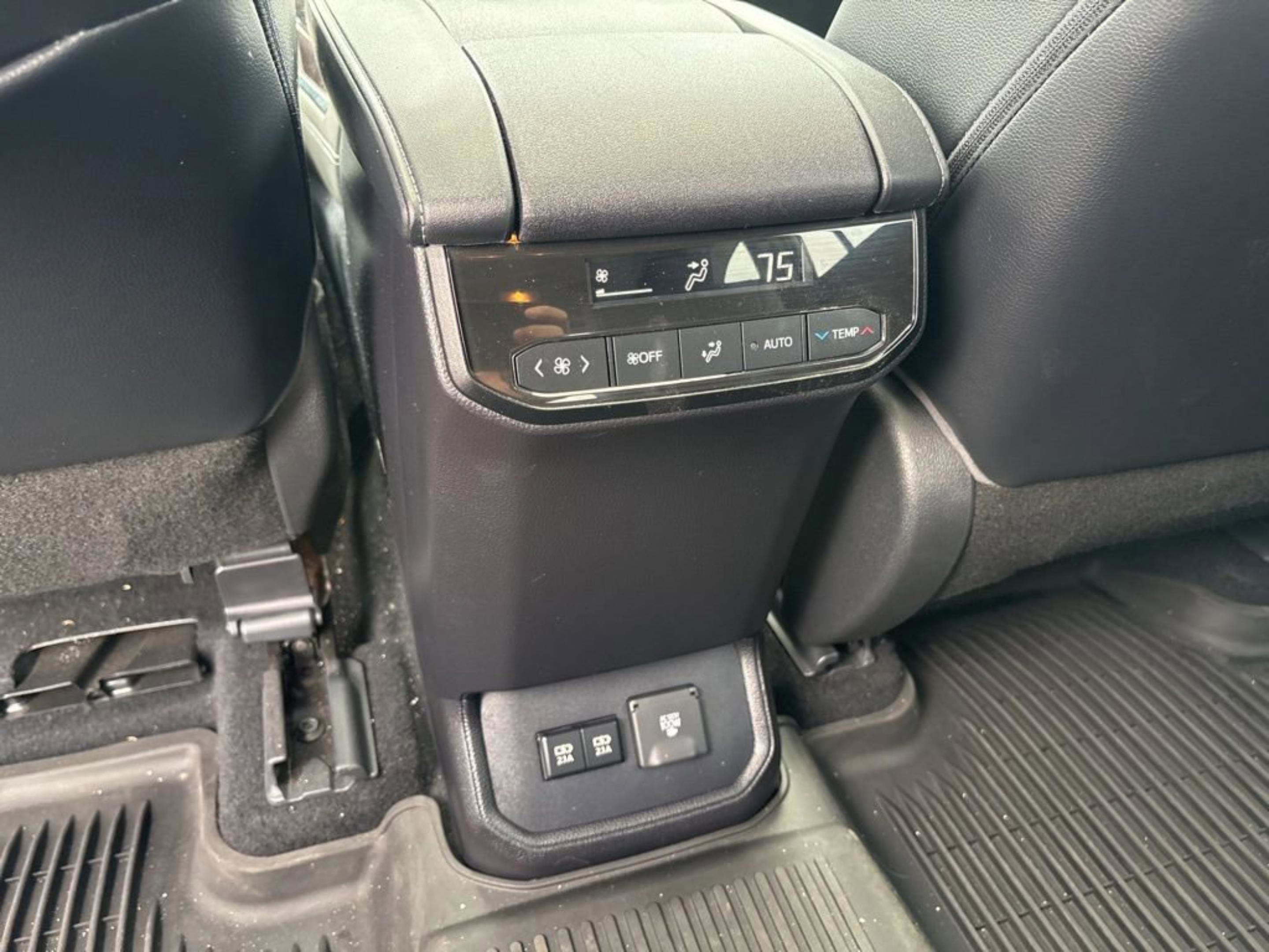 Used 2020 Toyota Highlander Limited image 14