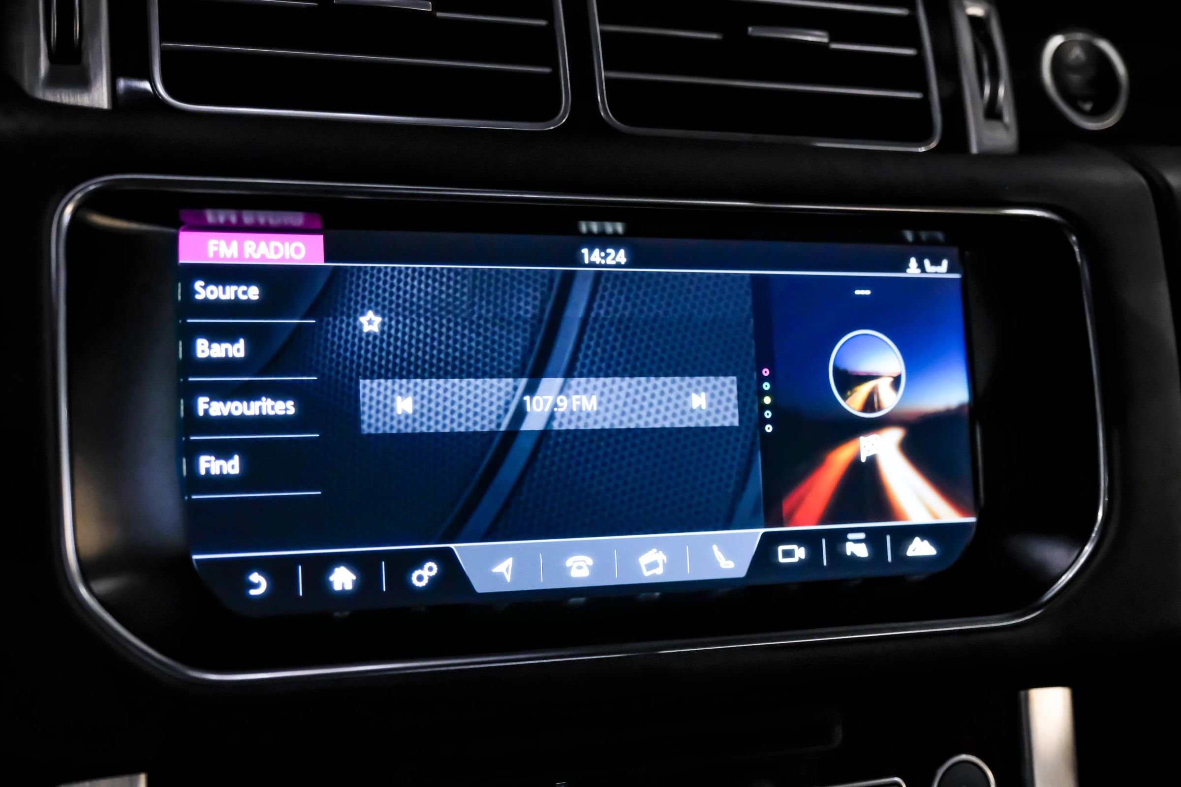 Used 2017 Land Rover Range Rover HSE image 35