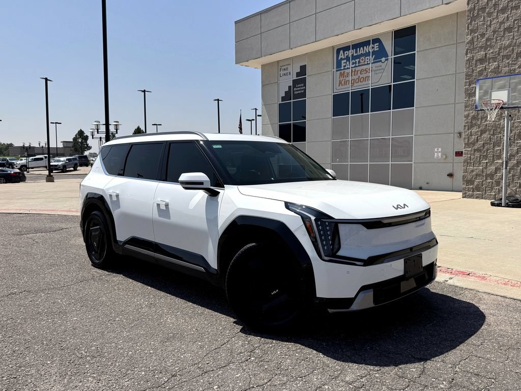 Used 2024 Kia EV9 Land AWD/4WD image 2