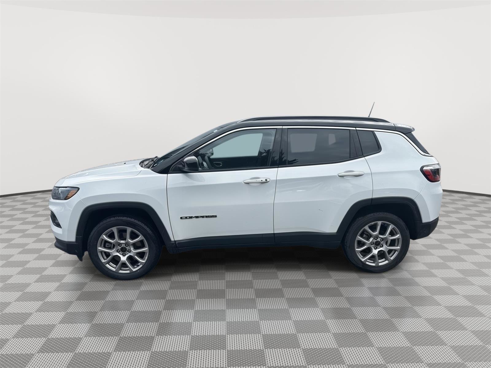Used 2025 Jeep Compass Limited image 2