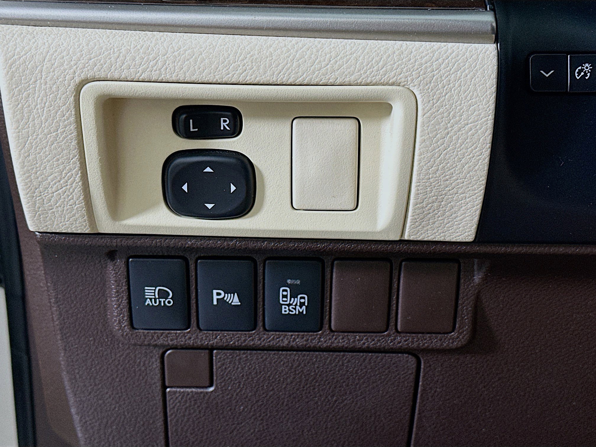 Used 2016 Lexus ES 350 w/ Navigation System Package image 17