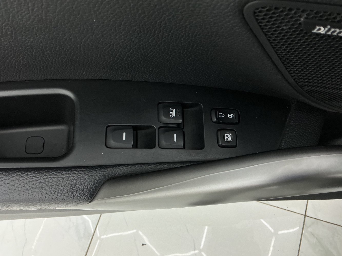 Used 2016 Hyundai Veloster Turbo FWD image 34