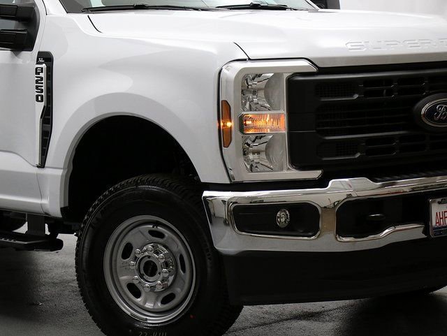 New 2026 Ford F250 XL w/ XL Chrome Package image 3