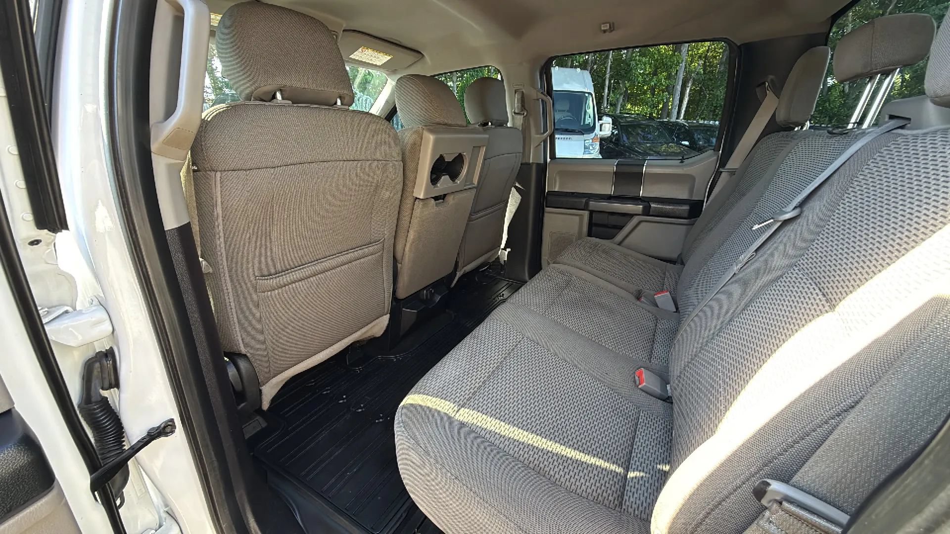 Used 2019 Ford F550 4x4 Crew Cab Super Duty w/ XLT Value Package image 23